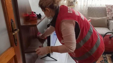 Efeler’de Evde Bakım Hizmetleri Devam Ediyor