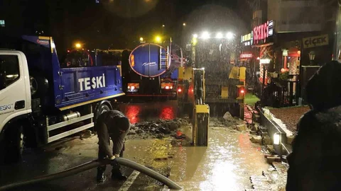 Çorlu'da Kanalizasyon Hattı Çöktü