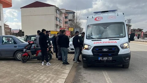 Motosiklet ve Otomobil Çarpıştı
