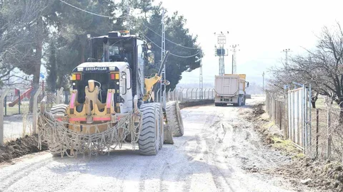 Yeşilyurt'ta Yol Çalışmaları Hızlandı