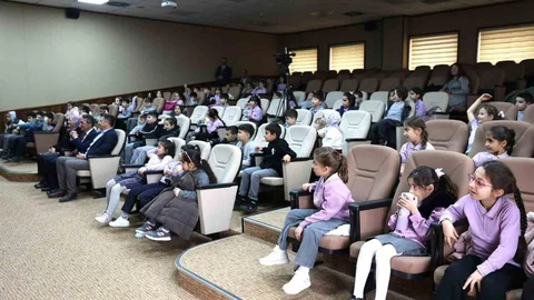 İlkokul Öğrencileri Erenler Belediyesi'nde Ziyaret Gerçekleştirdi