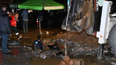 Manisa'da Gece Altyapı Çalışması