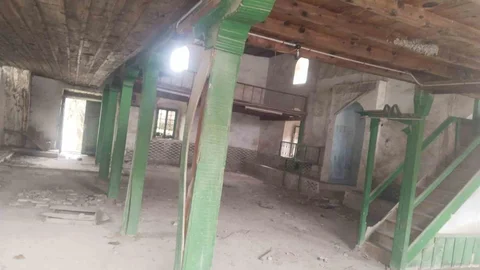 Balıkesir'deki Tarihi Cami Çürümeye Başladı