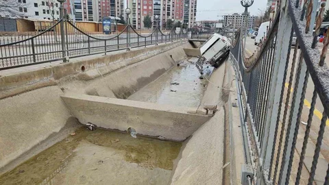 Malatya’da Pikap Sulama Kanalına Uçtu