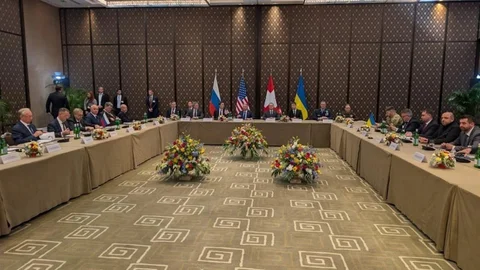 Cenevre'de Üçlü Görüşmeler Başladı