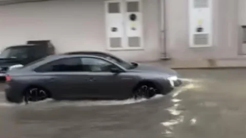 İzmir'de Sağanak Yağış Sorun Yarattı
