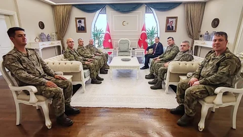 Komutanlardan, Kaymakam Akyüz'e Ziyaret