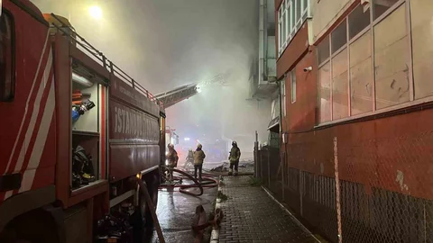 Bağcılar'da Tekstil Fabrikasında Yangın Çıktı