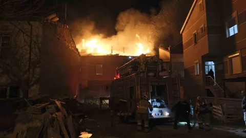 Karaman'da Çatı Yangını Meydana Geldi