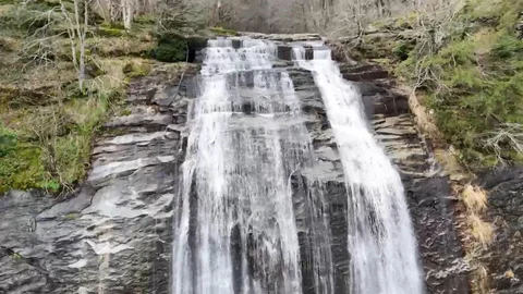 Suuçtu Şelalesi'nde Kar Suları Akıyor