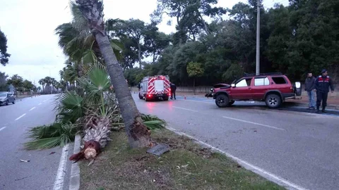 Antalya'da Alkollü Sürücü Kazaya Karıştı