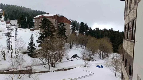 Uludağ'da Kar Yağışı Devam Ediyor