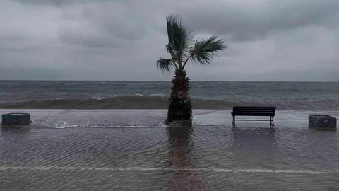 Bursa'da Sokaklar Su Altında Kaldı