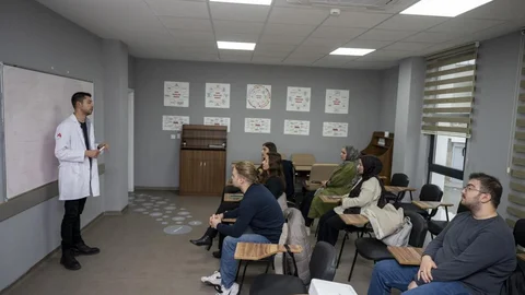 Mersin'de Turizm İçin Nitelikli Personel Yetiştiriliyor