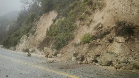 Yoğun Yağışlar Yol Kapatmalarına Neden Oldu
