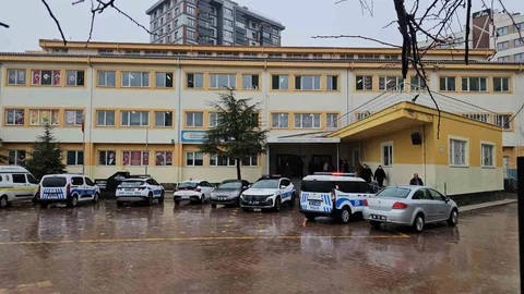 Kayseri'de Ortaokulda Bıçaklı Kavga