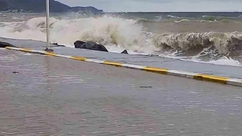 Yalova'da Fırtına ve Dalgalar
