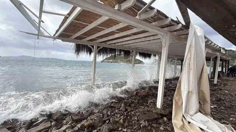 Bodrum'da Fırtına Hasara Yol Açtı