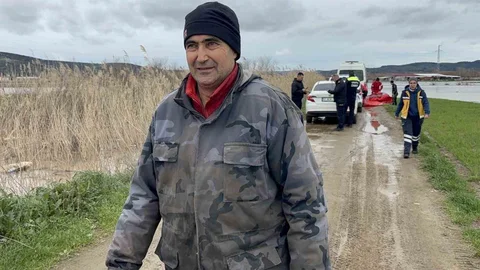 Ezine'de Menderes Çayı Taştı