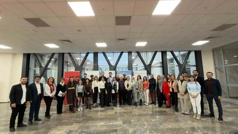 Gençlere Mentorluk Desteği Veriliyor