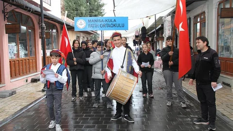 Minik Davulcular Manisa'da Coşku Yarattı