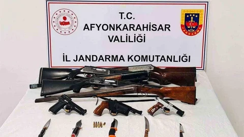 Afyonkarahisar'da Silah Operasyonu Yapıldı