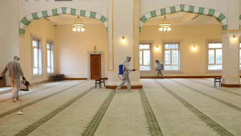 Gaziantep'te Camiler Gül Suyu ile Temizleniyor