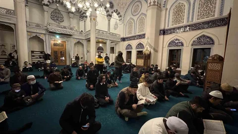 Tokyo Camii'nde İlk Teravih Namazı Kılındı