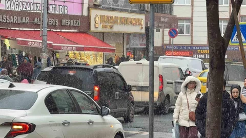 Arnavutköy'de Devam Eden Kar Yağışı