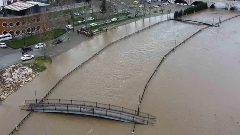 Biga'da Taşan Kocabaş Çayı Görüntülendi
