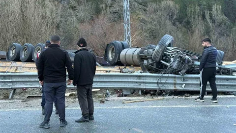 Çankırı'da Devrilen Tır Faciası