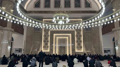 Kars'ta Ramazan Teravih Namazı Kılındı