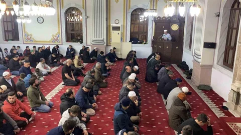 Bolu’da İlk Teravih Namazı Yoğun İlgi Gördü
