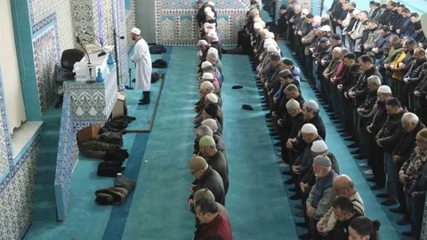 Karaman'da İlk Teravih Namazı Yoğunluğu