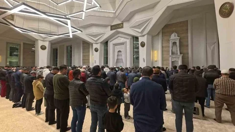 Aksaray'da İlk Teravih Namazı Kılındı
