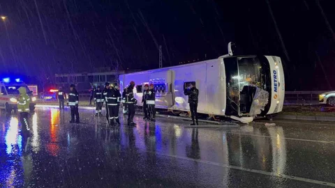 Samsun'da Otobüs Devrildi Altı Kişi Yaralandı