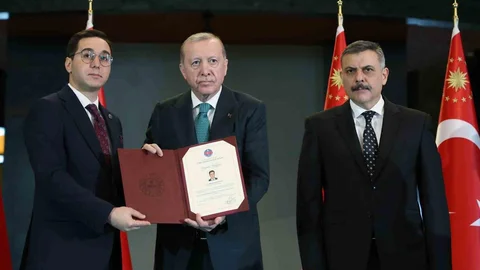 Gercüş Kaymakamı'na Anlamlı Ödül