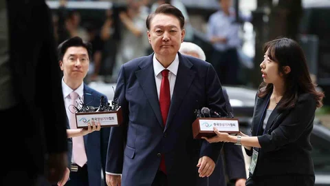 Eski Güney Kore Devlet Başkanı Yoon'a Hapis Cezası Verildi