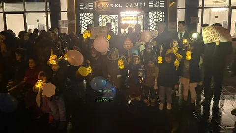 Kahta'da Çocuk Fener Alayı Yürüyüşü