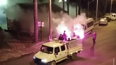 Adana'da Meşaleli Davul Şovu Yaşandı