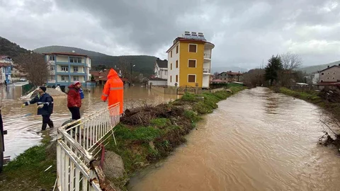 Antalya'da Taşkın Suları Tahliye Ediliyor