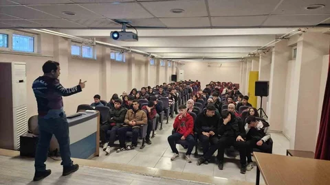 Öğrencilere Yamaç Paraşütü Tanıtıldı