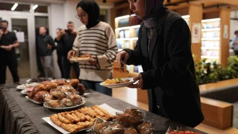 Düzce'de Gençlere Sahur İkramı Yapıldı