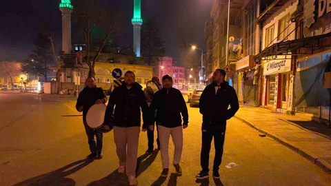 Bursa'da Sahur Davullarıyla İlahiler Okundu