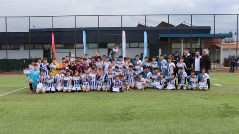 Bilgi Ortaokulu Futbol Şampiyonu Oldu