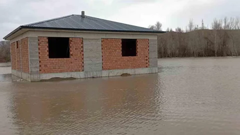 Çekerek Irmağı Taştı, Tarlalar Sular Altında Kaldı