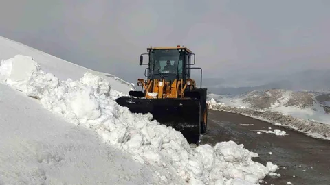 Van'da Kapanan Yollar Açılıyor