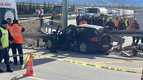 Karaman'da Feci Kaza: Aile Üzerine Bariyerler Düştü