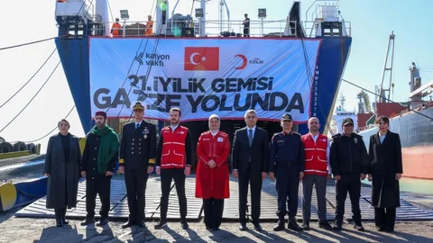 21. İyilik Gemisi Mersin'den Gazze'ye Uğurlandı