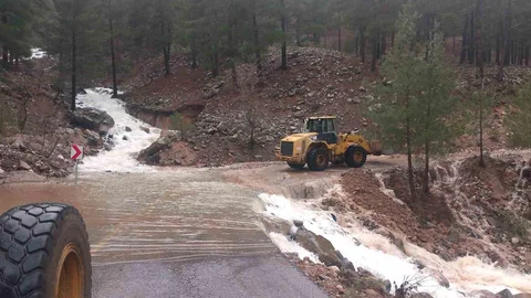 Kayseri'de Sel ve Kar Mücadelesi